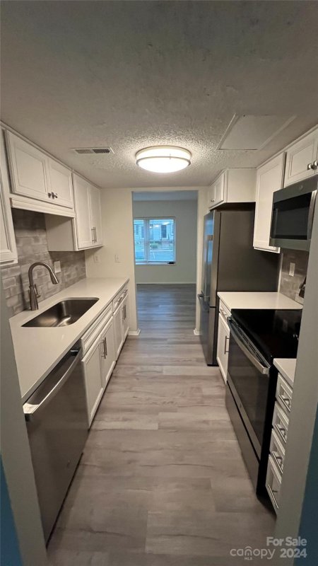 Property image 5 at 9408 Lexington Circle, Charlotte, NC 28213