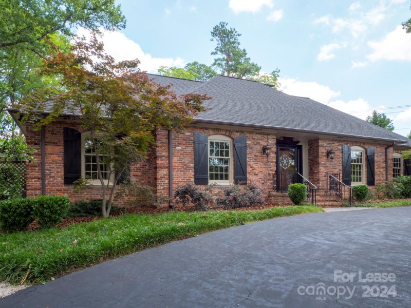Property image 2 at 3515 Foxcroft Road, Charlotte, NC 28211