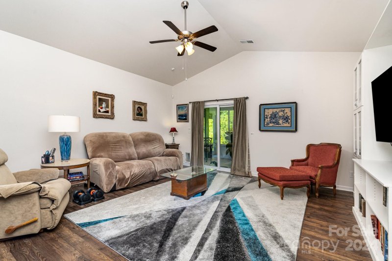 Property image 3 at 7407 Larwill Lane, Charlotte, NC 28216