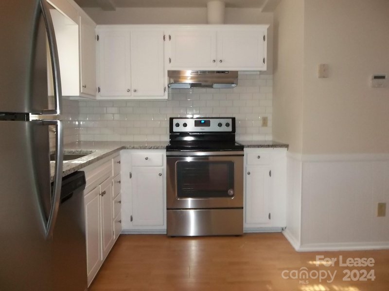 Property image 3 at 5022 Brooktree Drive, Charlotte, NC 28208