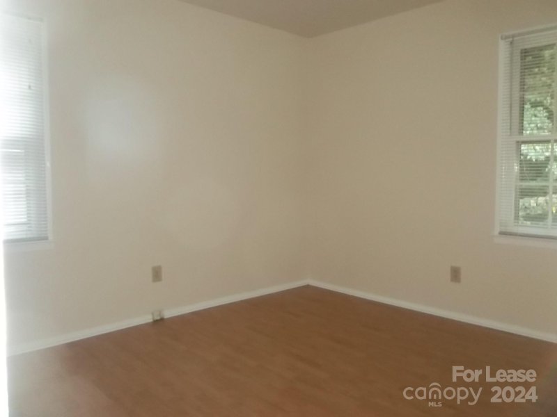 Property image 5 at 5022 Brooktree Drive, Charlotte, NC 28208