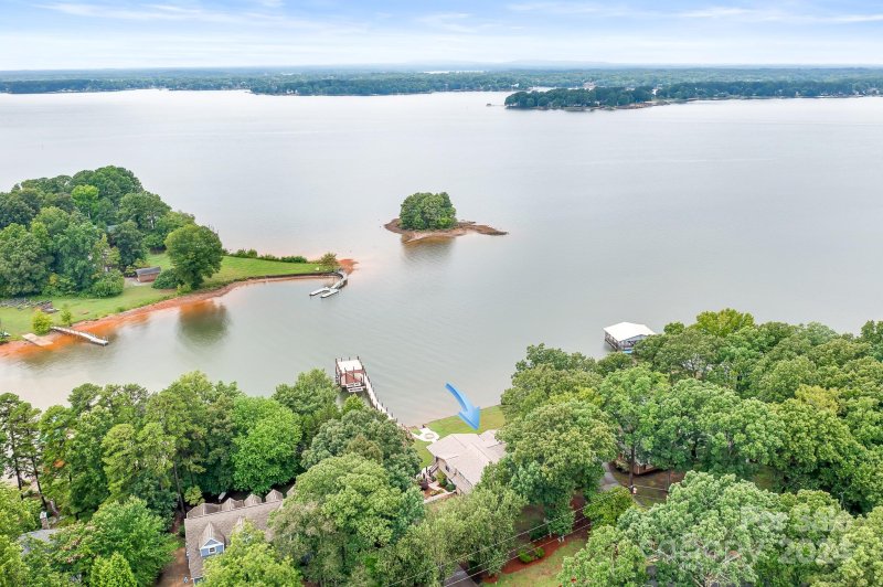 Property image 2 at 184 Lakeshore Drive, Mooresville, NC 28117