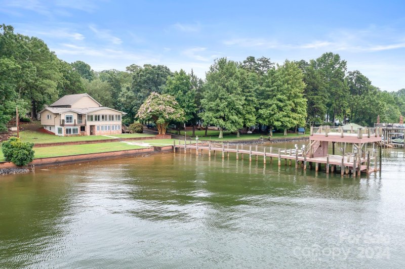 Property image 3 at 184 Lakeshore Drive, Mooresville, NC 28117