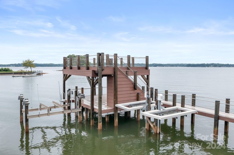 Property image 5 at 184 Lakeshore Drive, Mooresville, NC 28117