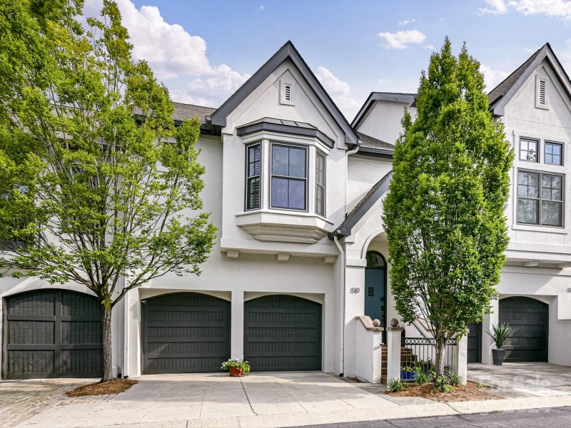 130 Wendover Heights Circle