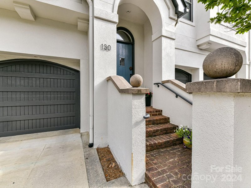 Property image 3 at 130 Wendover Heights Circle, Charlotte, NC 28211