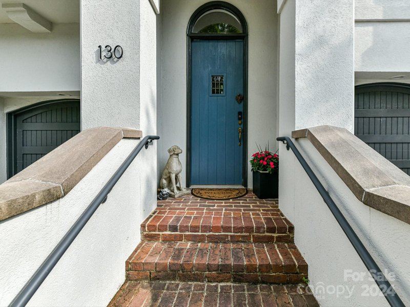 Property image 4 at 130 Wendover Heights Circle, Charlotte, NC 28211