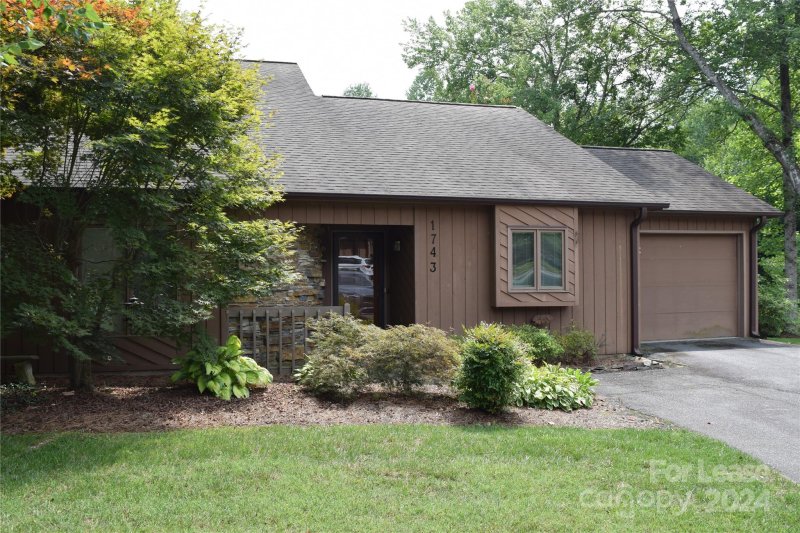 Property image 2 at 1743 12th Street, Hickory, NC 28601