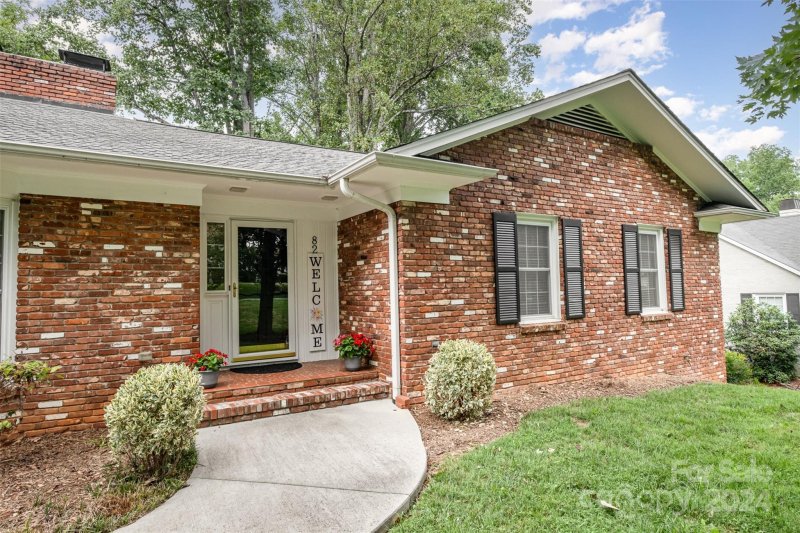 Property image 2 at 82 36th Avenue, Hickory, NC 28601