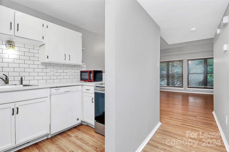 Property image 5 at 1635 Merry Oaks Road, Charlotte, NC 28205