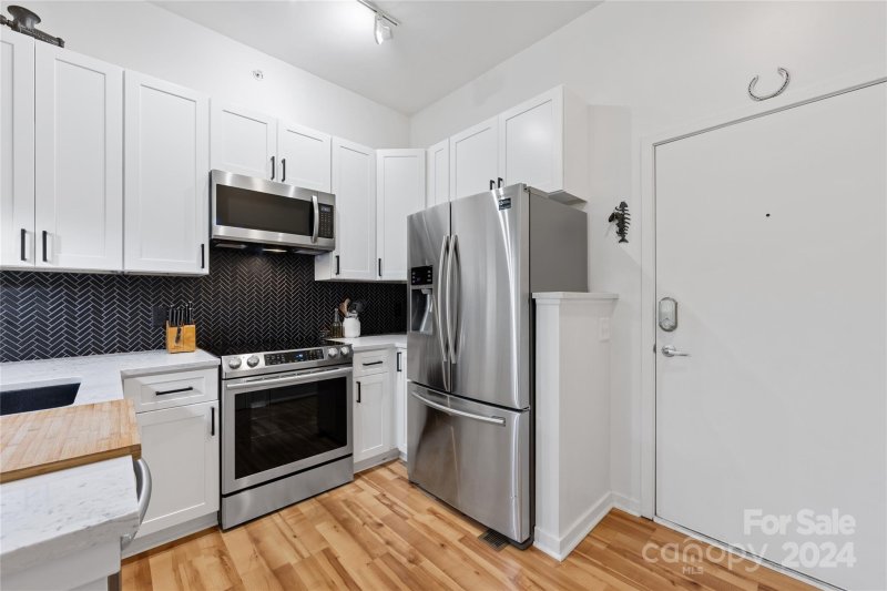 Property image 2 at 2125 Southend Drive, Charlotte, NC 28203