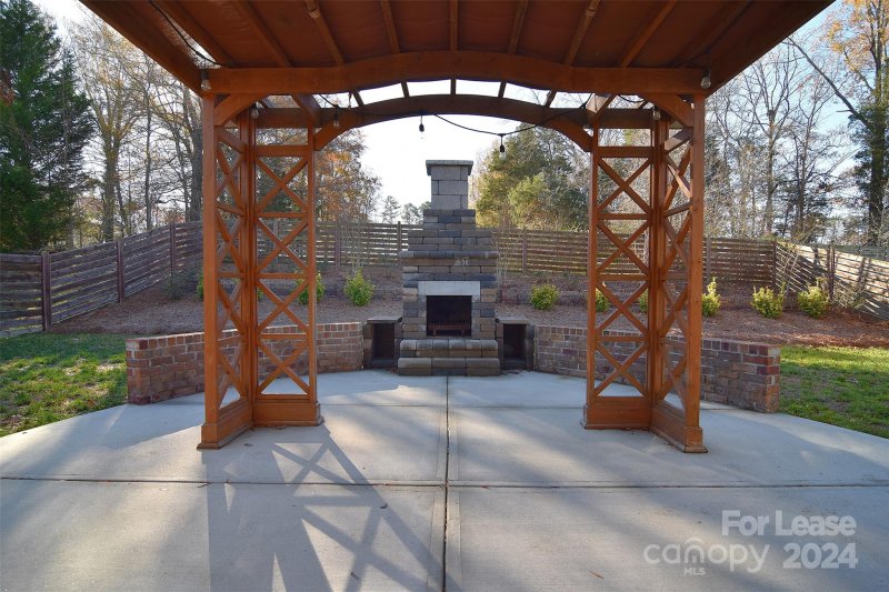 1007 Glen Hollow Drive