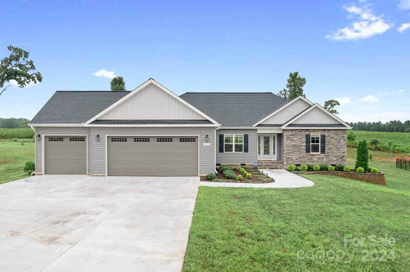 Property image 2 at 171 Castle Pines Lane, Statesville, NC 28625