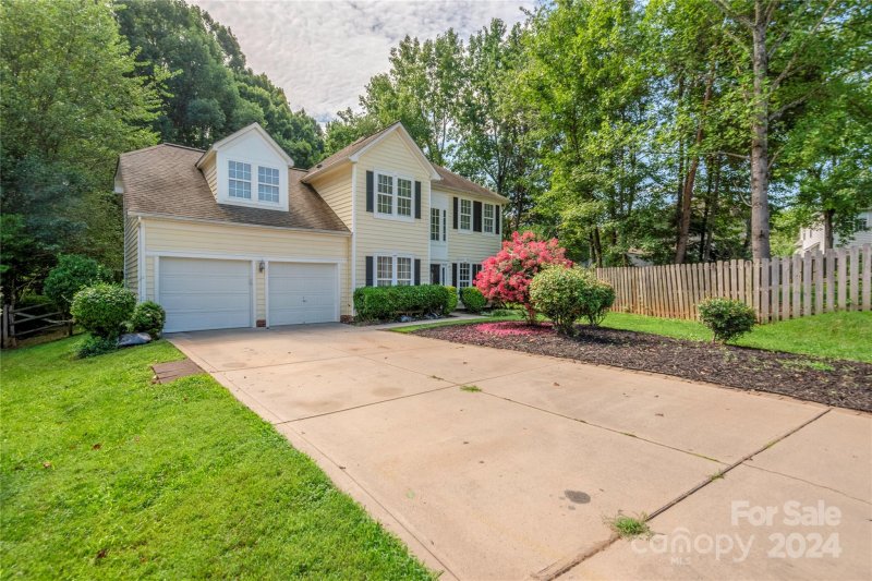 Property image 2 at 105 Foxtail Drive, Mooresville, NC 28117