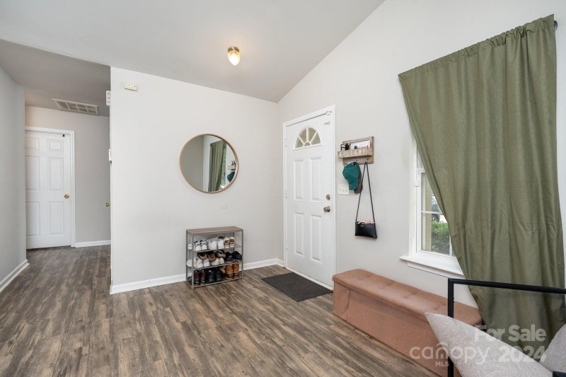 Property image 3 at 1616 Crandon Drive, Charlotte, NC 28216