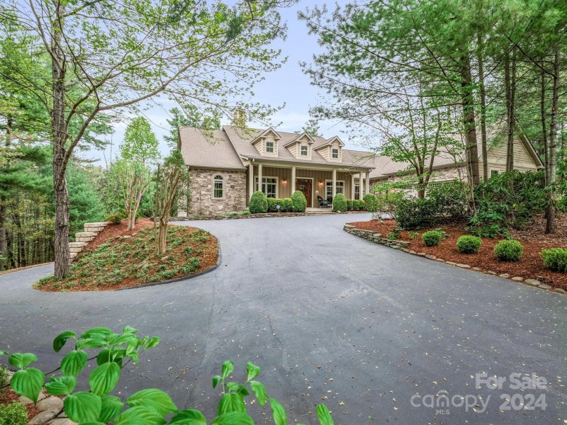 Property image 4 at 5 Thornapple Drive, Hendersonville, NC 28739