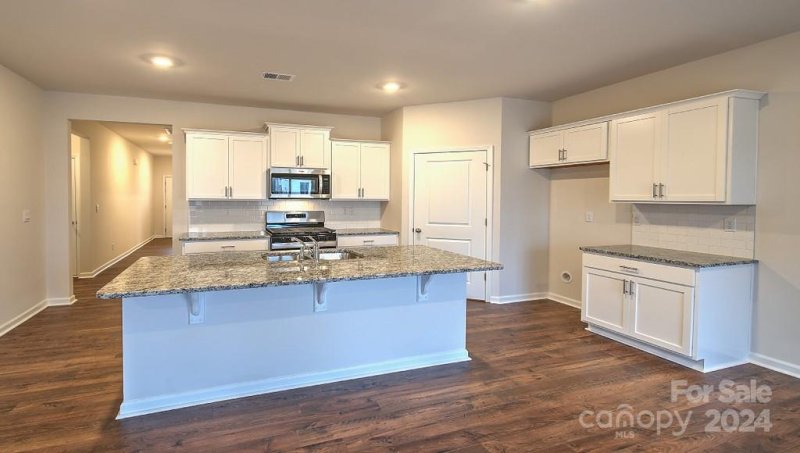 Property image 5 at 583 Country Oak Drive, Asheville, NC 28804