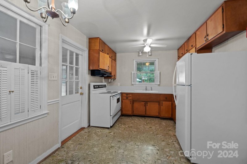 Property image 4 at 3539 Shamrock Drive, Charlotte, NC 28215