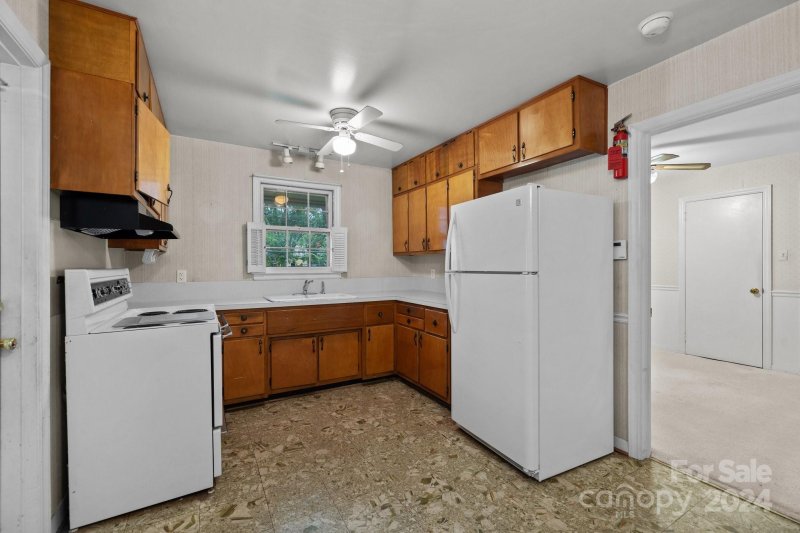 Property image 5 at 3539 Shamrock Drive, Charlotte, NC 28215