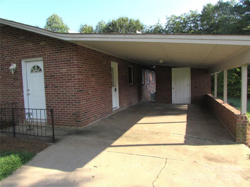 Property image 2 at 2130 14th Avenue Drive, Hickory, NC 28601