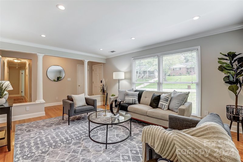 Property image 3 at 1048 Eaglewood Avenue, Charlotte, NC 28212