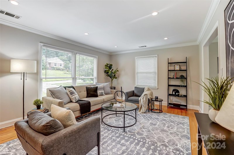 Property image 4 at 1048 Eaglewood Avenue, Charlotte, NC 28212