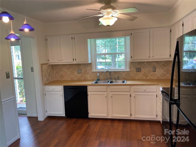 Property image 4 at 8305 Chippenham Lane, Charlotte, NC 28277