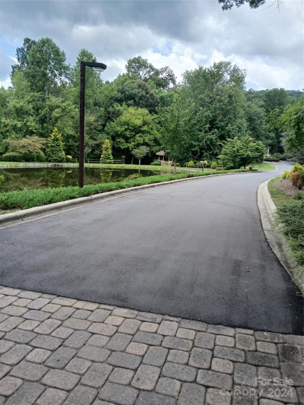 Property image 2 at 506 Spanish Oak Lane, Hendersonville, NC 28791