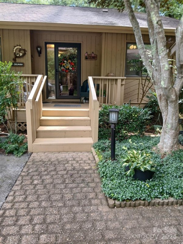 Property image 3 at 506 Spanish Oak Lane, Hendersonville, NC 28791