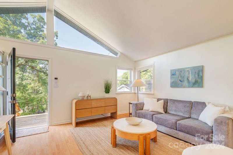 Property image 3 at 32 Winthrop Road, Asheville, NC 28806