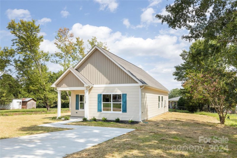 Property image 3 at 227 Ivy Run Court, Statesville, NC 28625