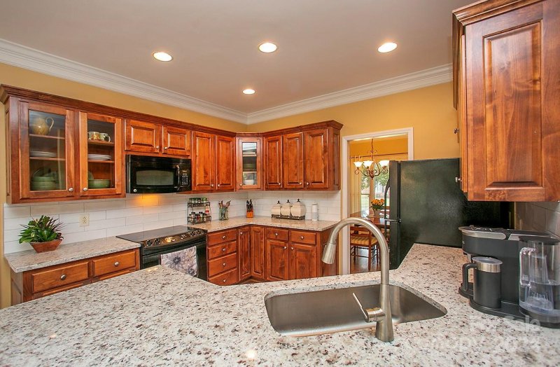 Property image 4 at 7401 Balintoy Lane, Matthews, NC 28104