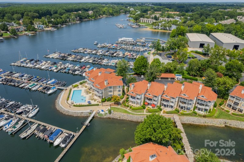 Property image 3 at 18015 Kings Point Drive, Cornelius, NC 28031