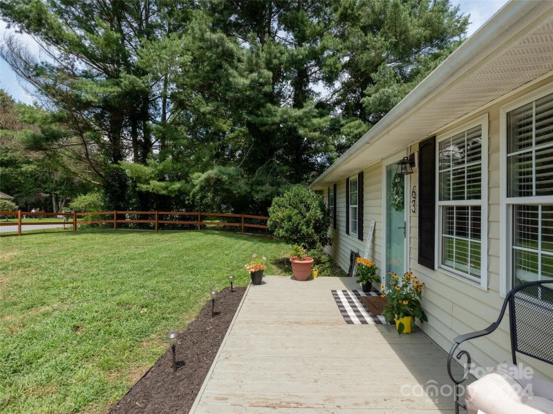 Property image 4 at 63 E Sugar Maple Drive, Hendersonville, NC 28739