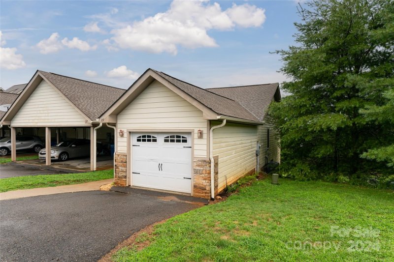 Property image 2 at 15 Rotunda Circle, Asheville, NC 28806