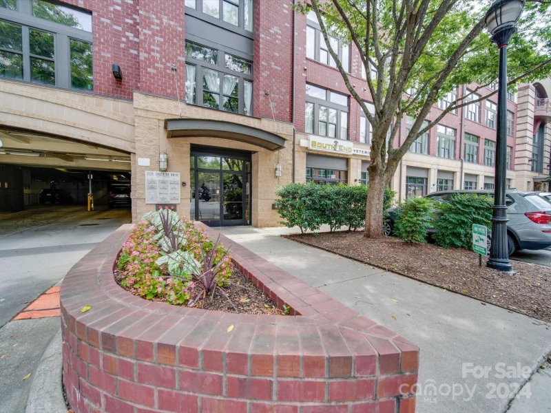 Property image 2 at 2125 Southend Drive, Charlotte, NC 28203