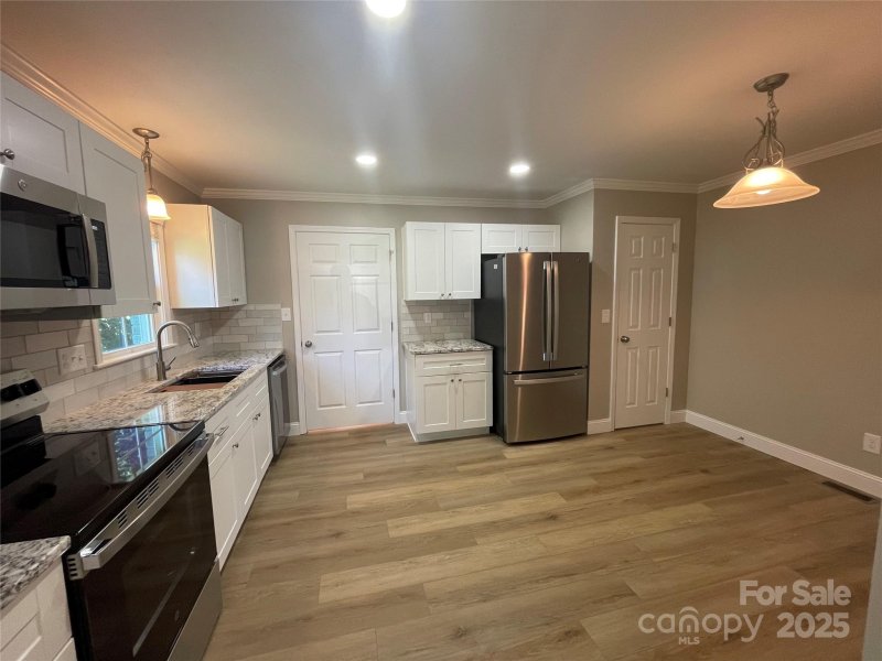 Property image 2 at 647 Reeves Court, Charlotte, NC 28208