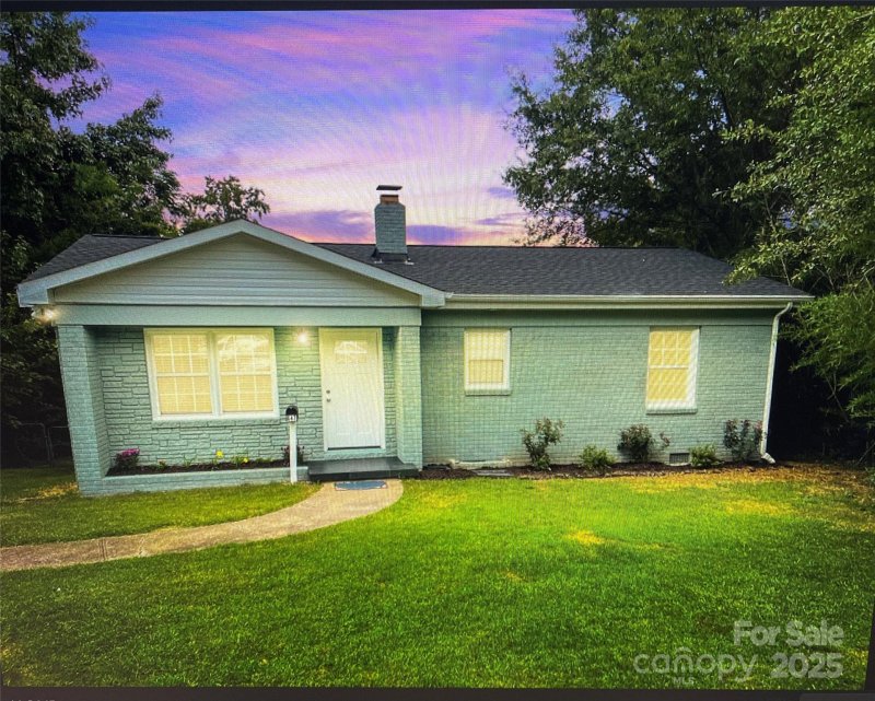 Property image 4 at 647 Reeves Court, Charlotte, NC 28208