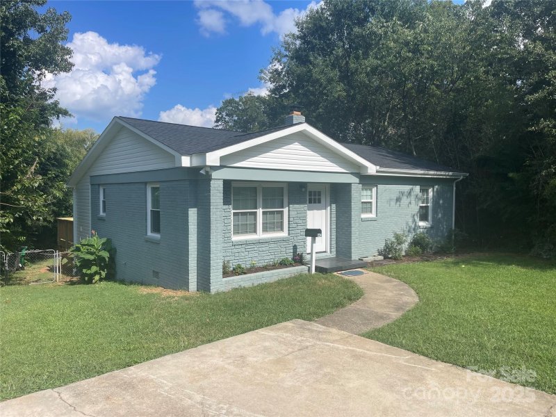 Property image 5 at 647 Reeves Court, Charlotte, NC 28208