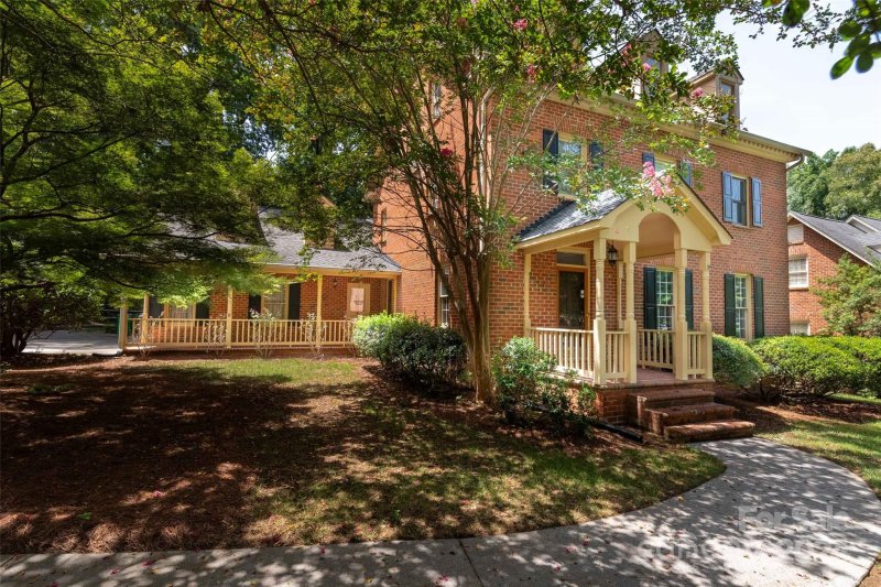 Property image 2 at 9808 Warwick Circle, Charlotte, NC 28210