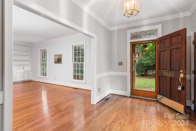 Property image 4 at 9808 Warwick Circle, Charlotte, NC 28210
