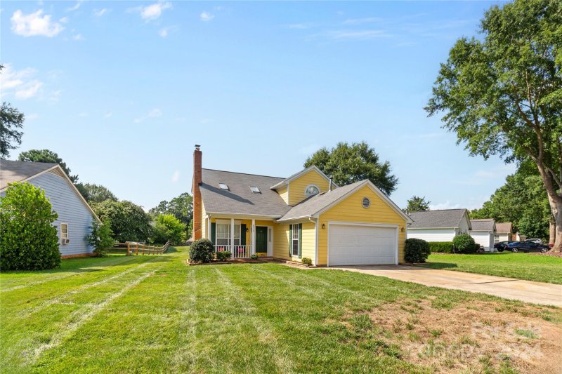 Property image 2 at 8315 Gidleigh Court, Charlotte, NC 28216