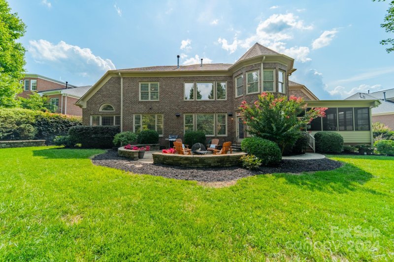 Property image 3 at 1006 Russet Glen Lane, Matthews, NC 28104