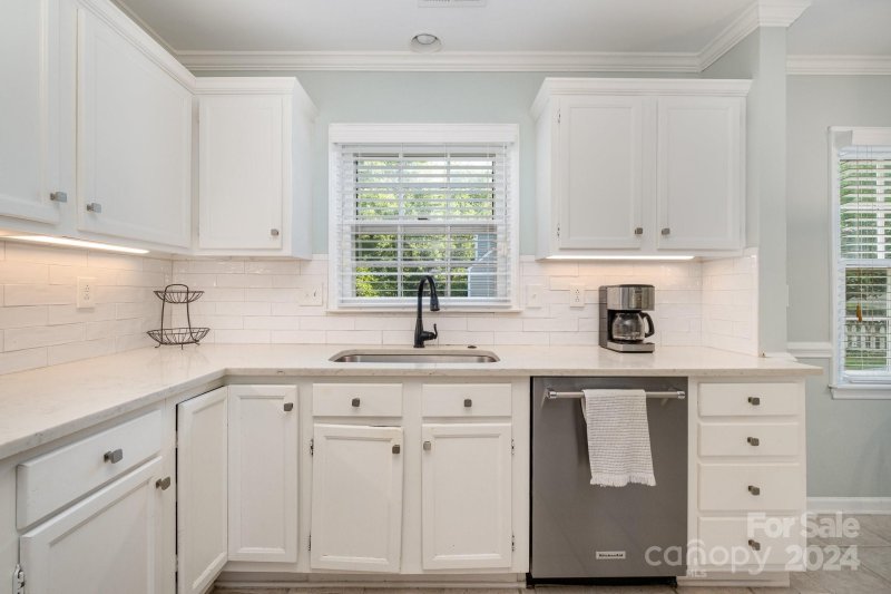 Property image 2 at 520 Stanhope Lane, Matthews, NC 28105