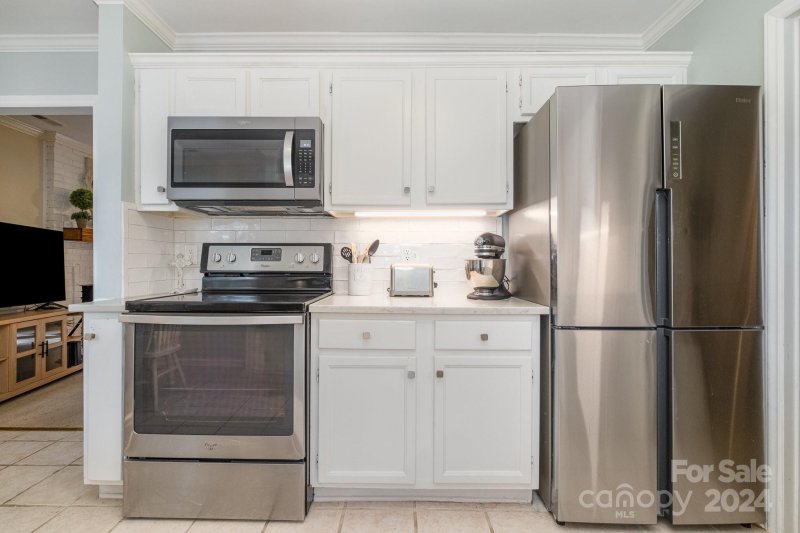 Property image 3 at 520 Stanhope Lane, Matthews, NC 28105