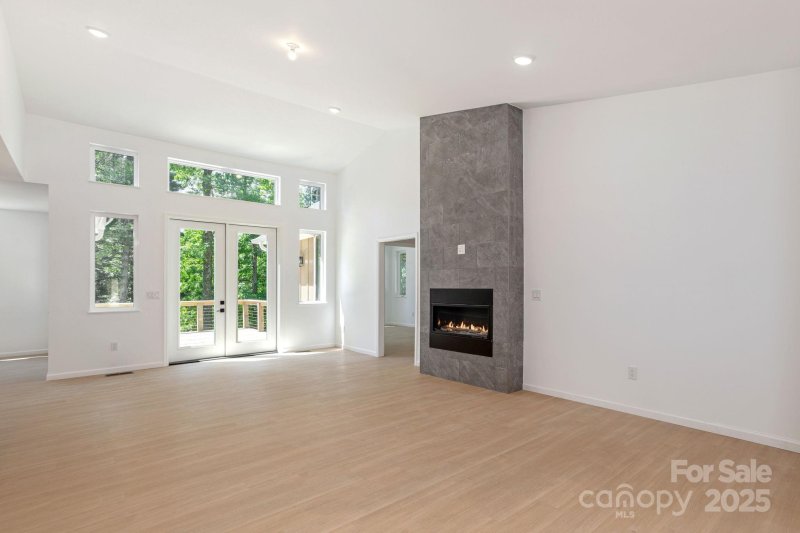 Property image 3 of 654 Hollybrook Drive in Kenmure, Flat Rock, NC 28731