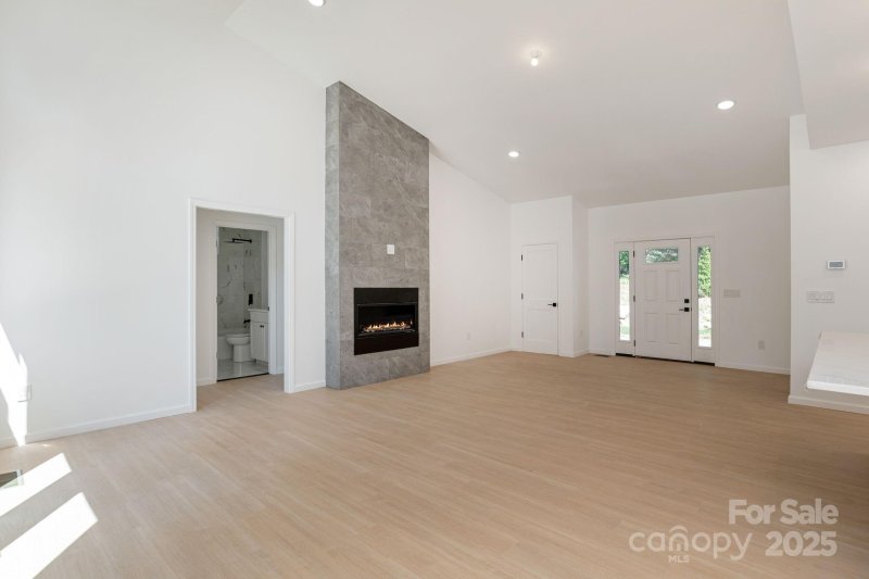 Property image 4 of 654 Hollybrook Drive in Kenmure, Flat Rock, NC 28731