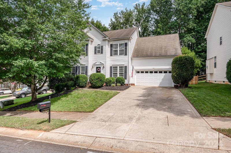 Property image 2 at 13321 Edgetree Drive, Pineville, NC 28134