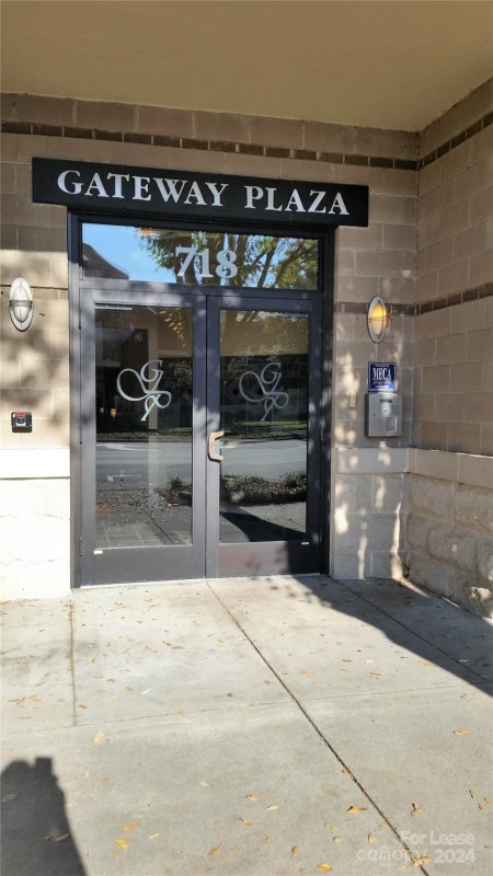 Property image 2 at 718 W Trade Street, Charlotte, NC 28202