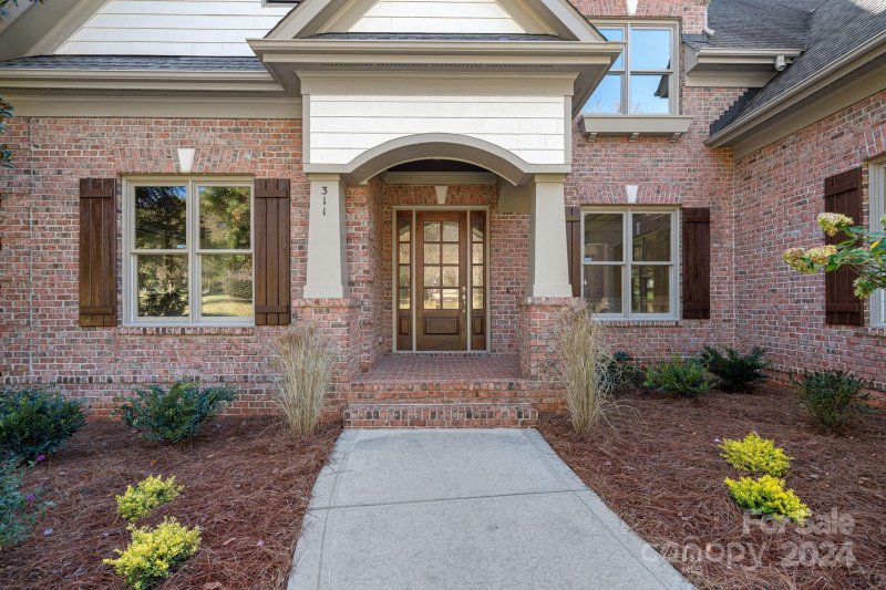 Property image 2 at 311 Bayberry Creek Circle, Mooresville, NC 28117